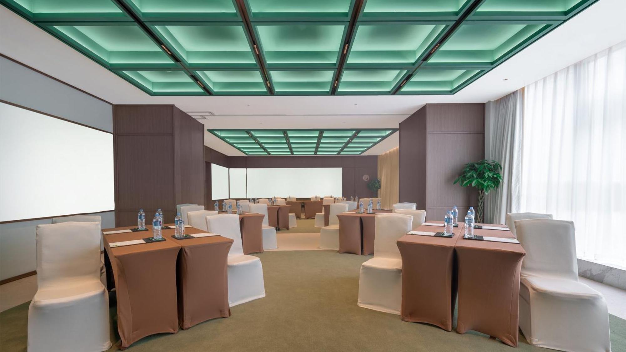 Holiday Inn Beijing Focus Square By Ihg Екстериор снимка