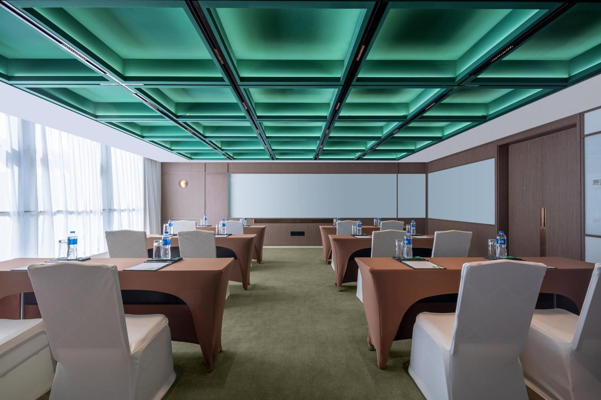 Holiday Inn Beijing Focus Square By Ihg Екстериор снимка
