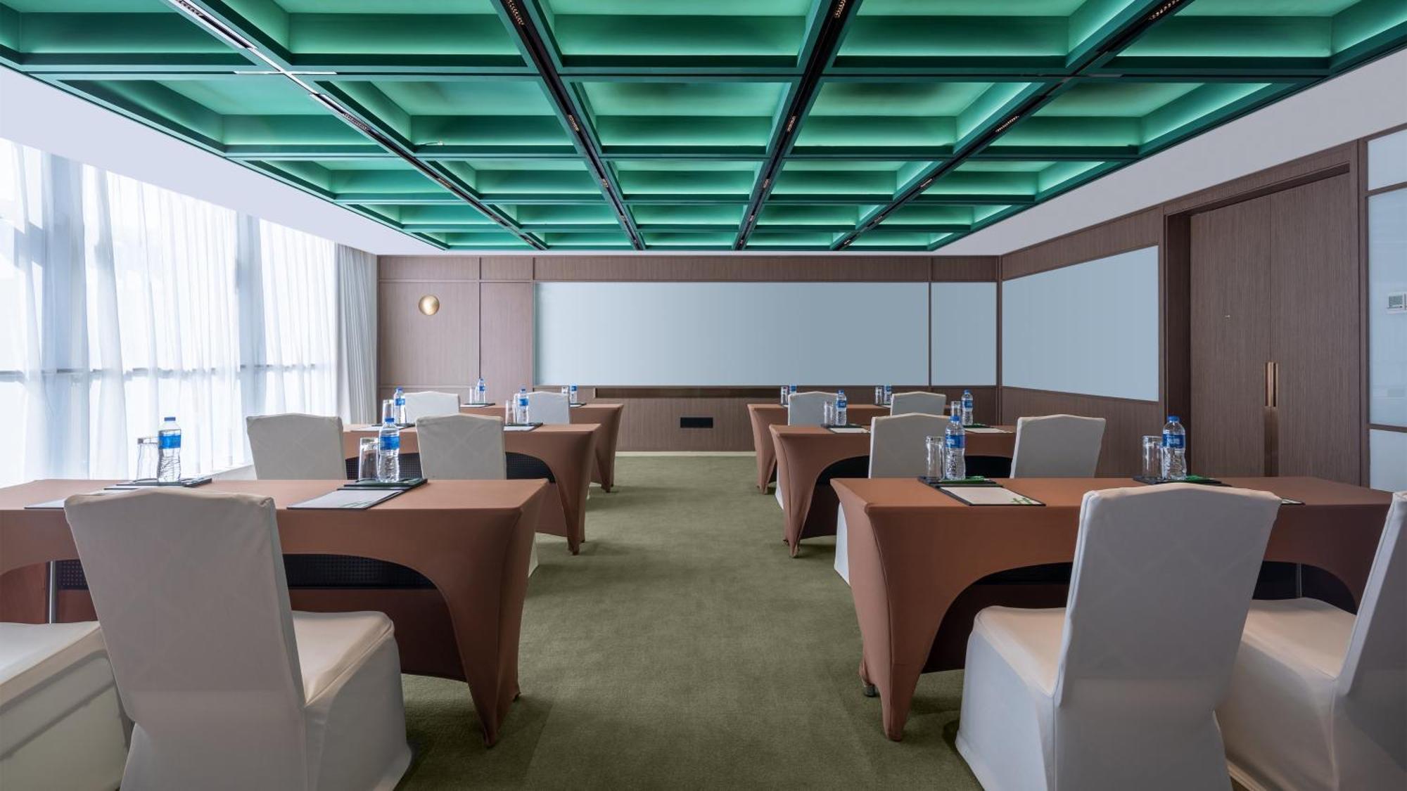 Holiday Inn Beijing Focus Square By Ihg Екстериор снимка