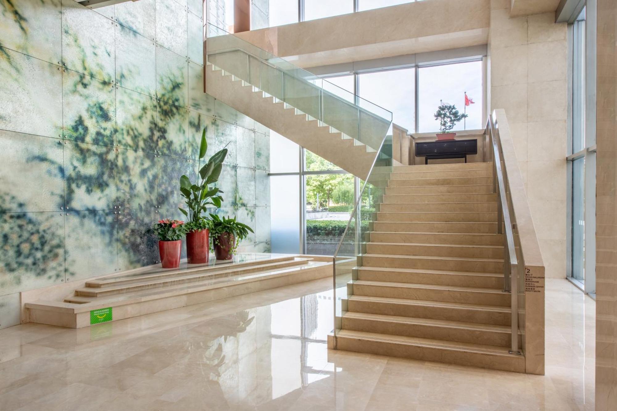 Holiday Inn Beijing Focus Square By Ihg Екстериор снимка