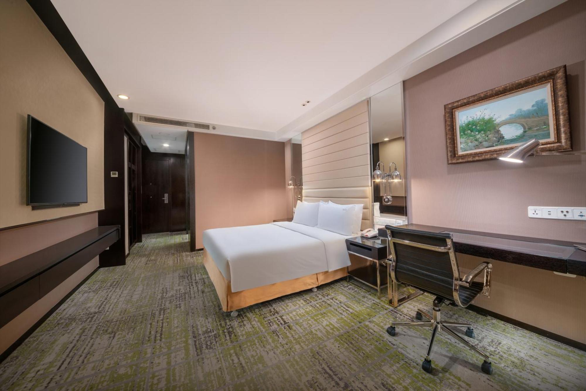 Holiday Inn Beijing Focus Square By Ihg Екстериор снимка